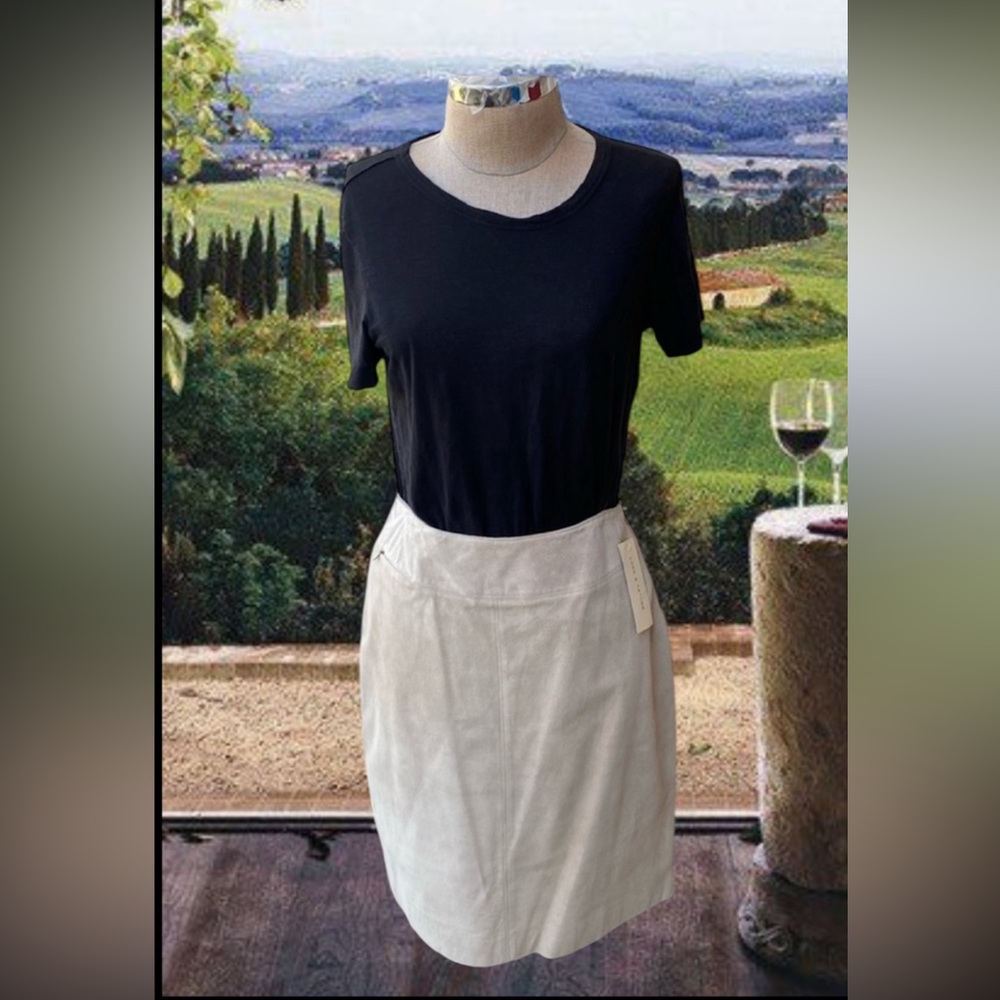 Vintage 100% suede stunning ‘80’s Lord & Taylor skirt w/ tags. Never worn
